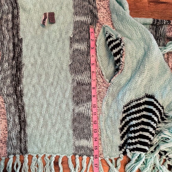 BKE Buckle sweater size small - Picture 6 of 7